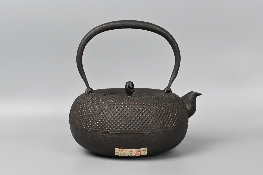 Kamasada Studio Nambu Tekki Tetsubin Kettle Arare Pattern Cast Iron 1400ml Signed