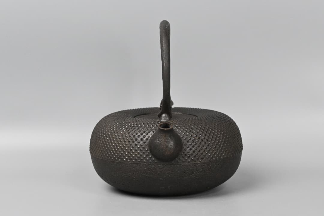 Kamasada Studio Nambu Tekki Tetsubin Kettle Arare Pattern Cast Iron 1400ml Signed
