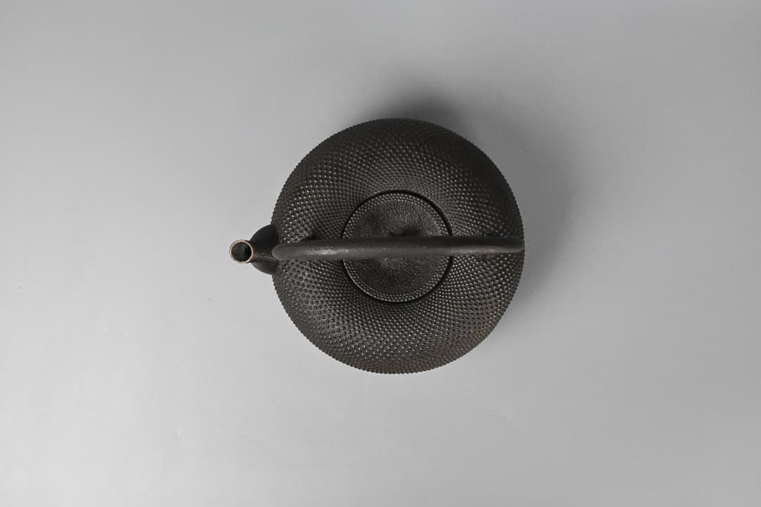Kamasada Studio Nambu Tekki Tetsubin Kettle Arare Pattern Cast Iron 1400ml Signed