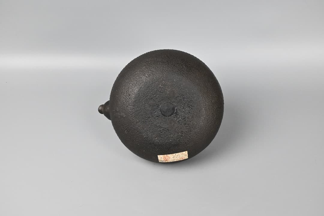Kamasada Studio Nambu Tekki Tetsubin Kettle Arare Pattern Cast Iron 1400ml Signed