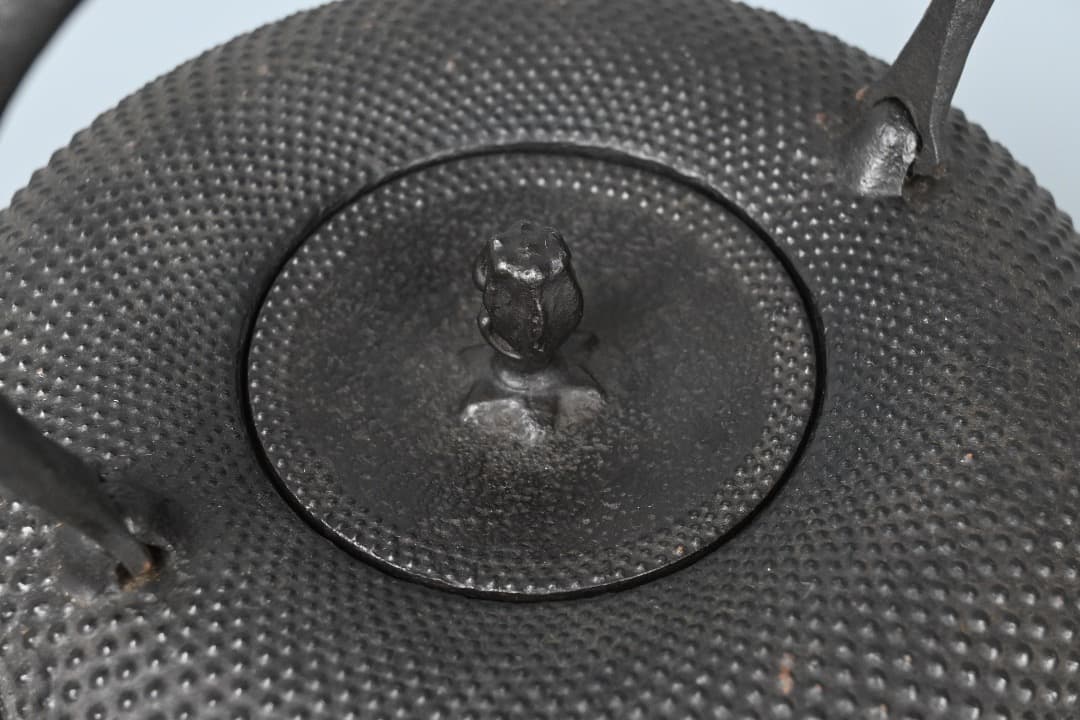 Kamasada Studio Nambu Tekki Tetsubin Kettle Arare Pattern Cast Iron 1400ml Signed