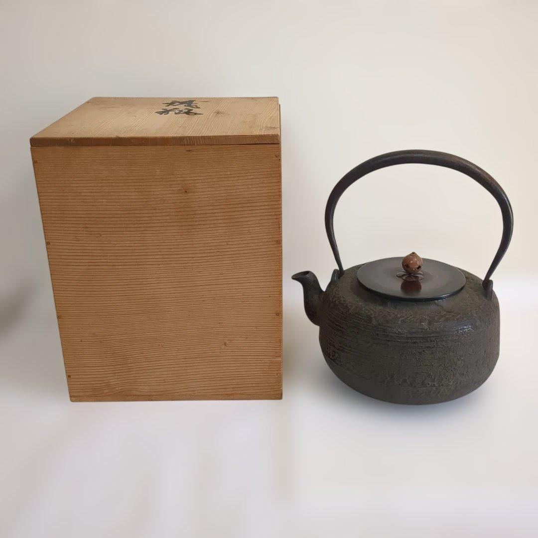 Japanese Cast Iron Tetsubin Kettle with Tomobako Box