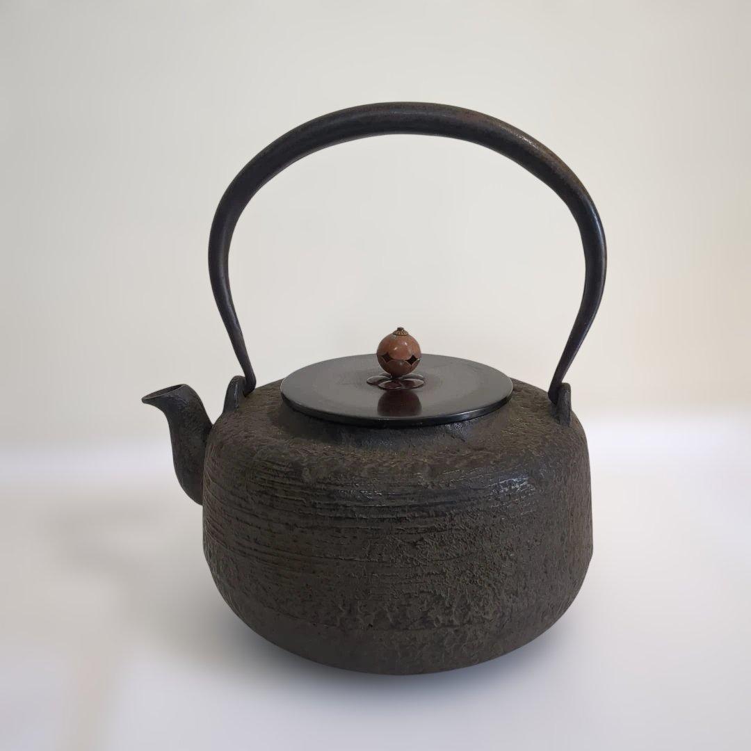 Japanese Cast Iron Tetsubin Kettle with Tomobako Box