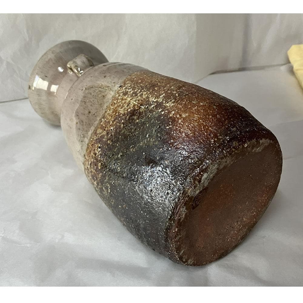 14th Sakakura Shinbei Hagi Ware Eared Flower Vase Haikaburi, with Box