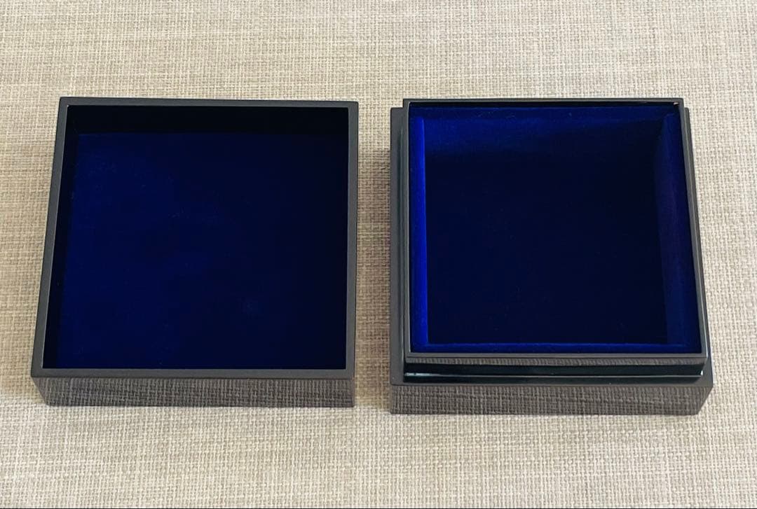 Wajima-nuri Lacquer Small Box Gold Maki-e Moon and Autumn Grasses with Wood Box