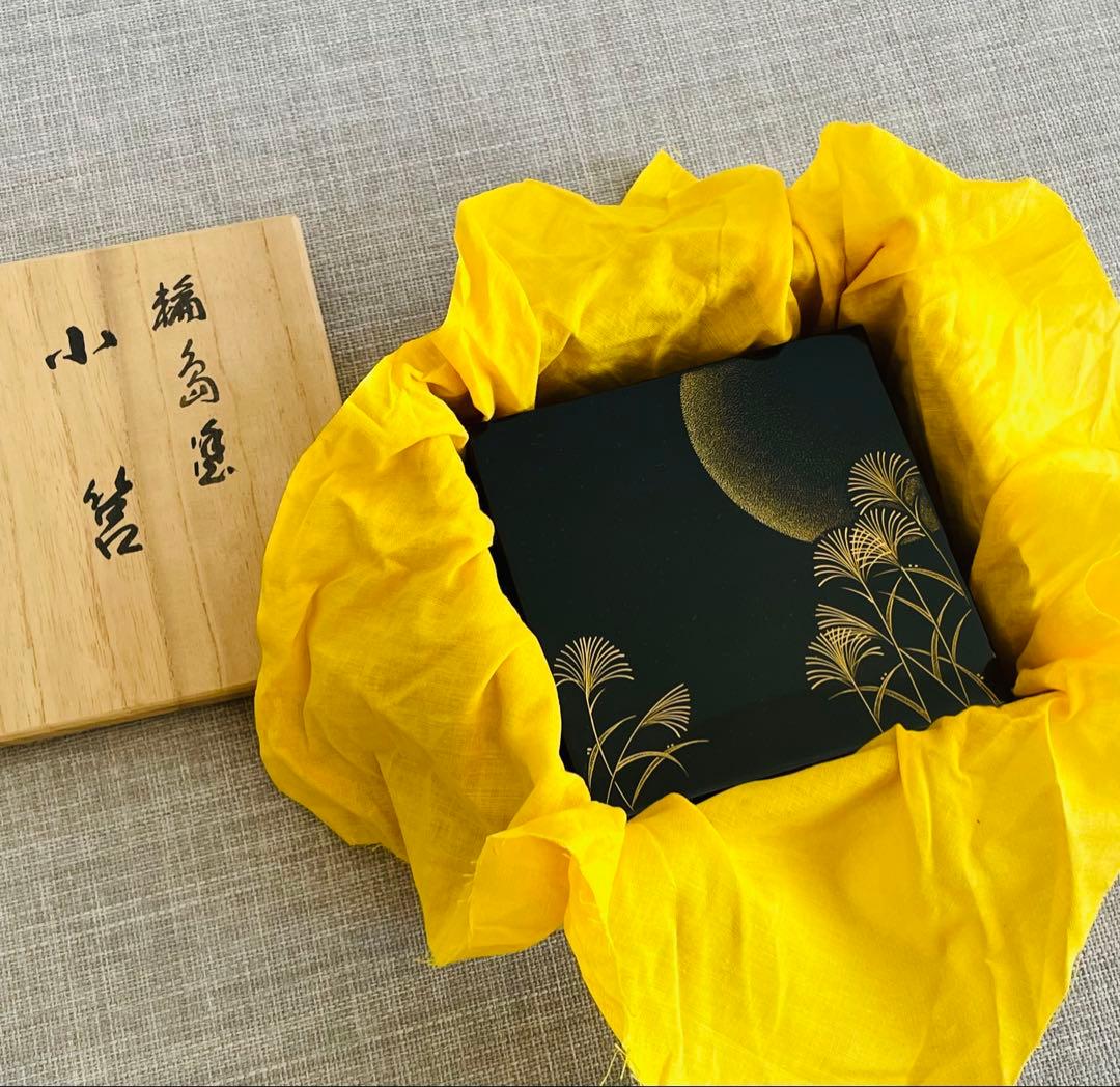 Wajima-nuri Lacquer Small Box Gold Maki-e Moon and Autumn Grasses with Wood Box