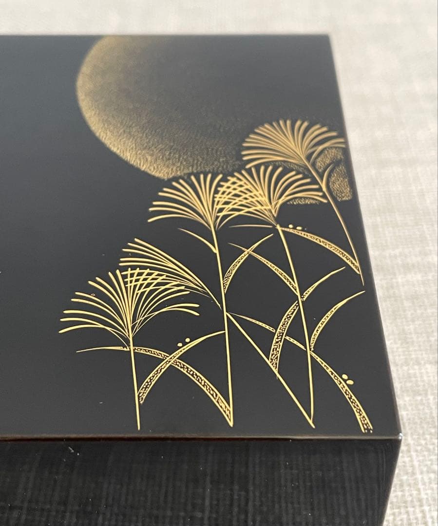 Wajima-nuri Lacquer Small Box Gold Maki-e Moon and Autumn Grasses with Wood Box