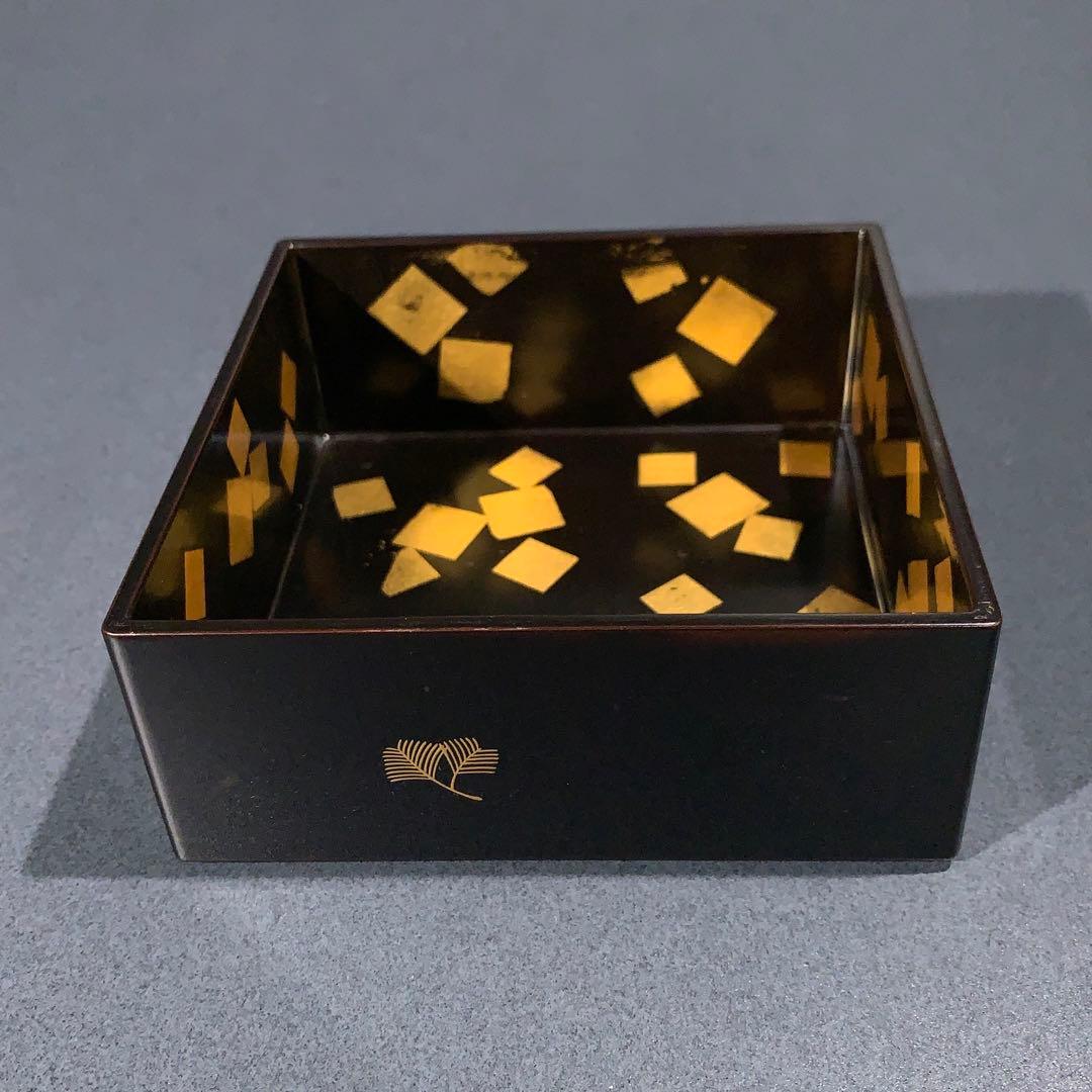 Lacquer Small Box Matsukui-zuru Crane Raden Inlay and Gold Maki-e, Kyoto