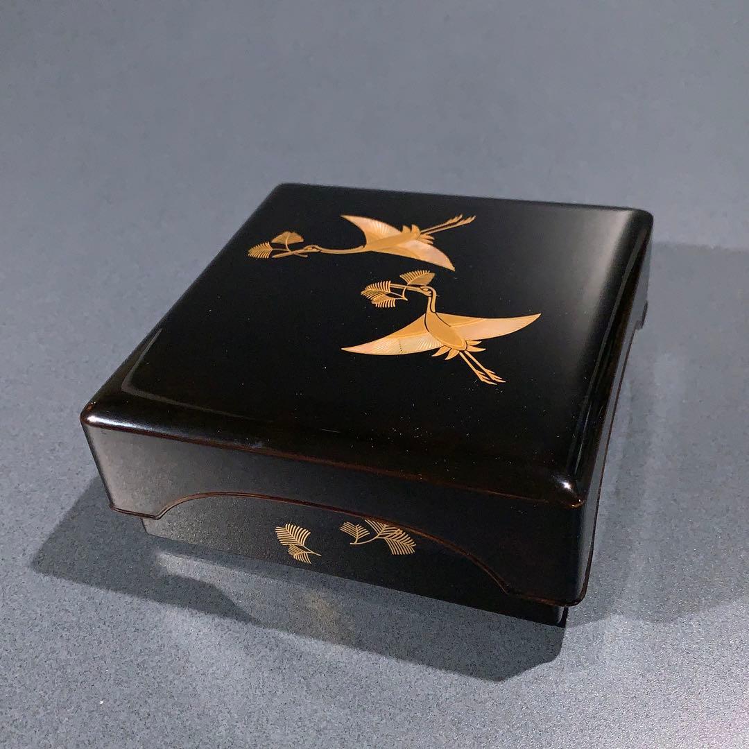 Lacquer Small Box Matsukui-zuru Crane Raden Inlay and Gold Maki-e, Kyoto