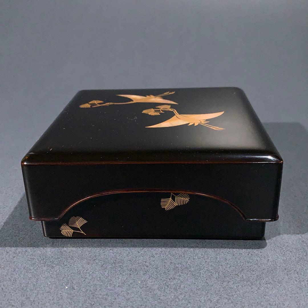 Lacquer Small Box Matsukui-zuru Crane Raden Inlay and Gold Maki-e, Kyoto