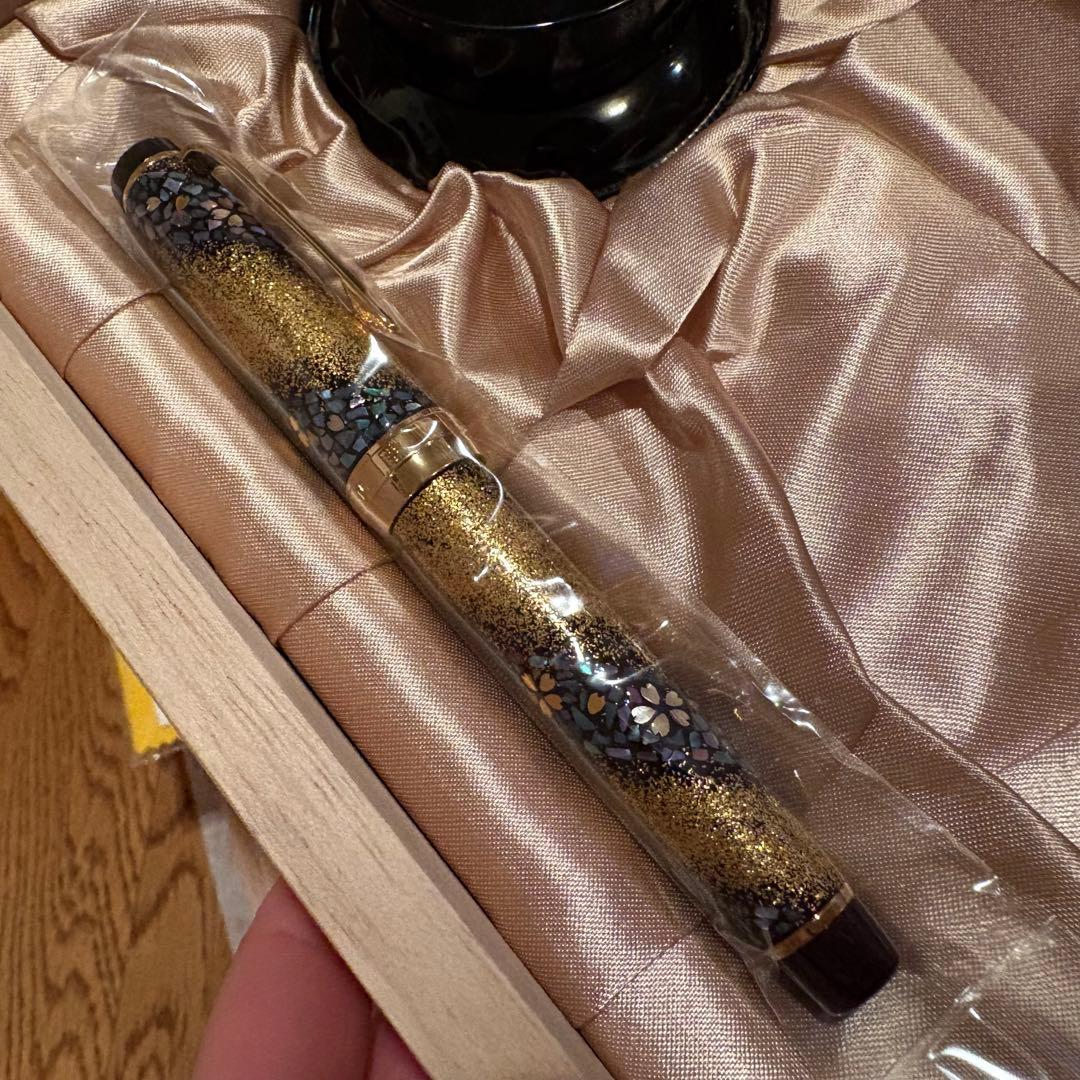 Sailor Maki-e Sakura Nagare Fountain Pen 21K Gold Nib with Ink and Notepad