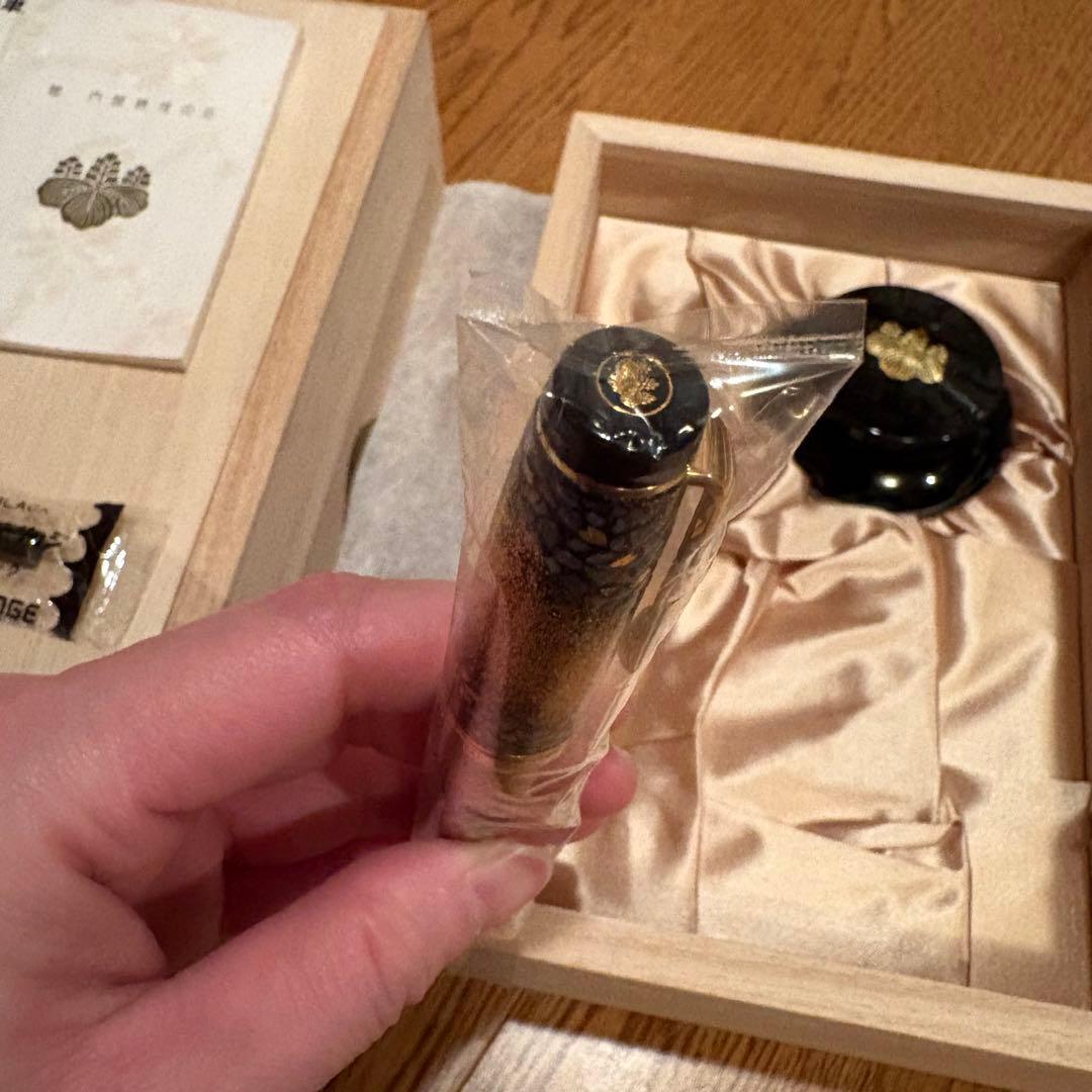 Sailor Maki-e Sakura Nagare Fountain Pen 21K Gold Nib with Ink and Notepad