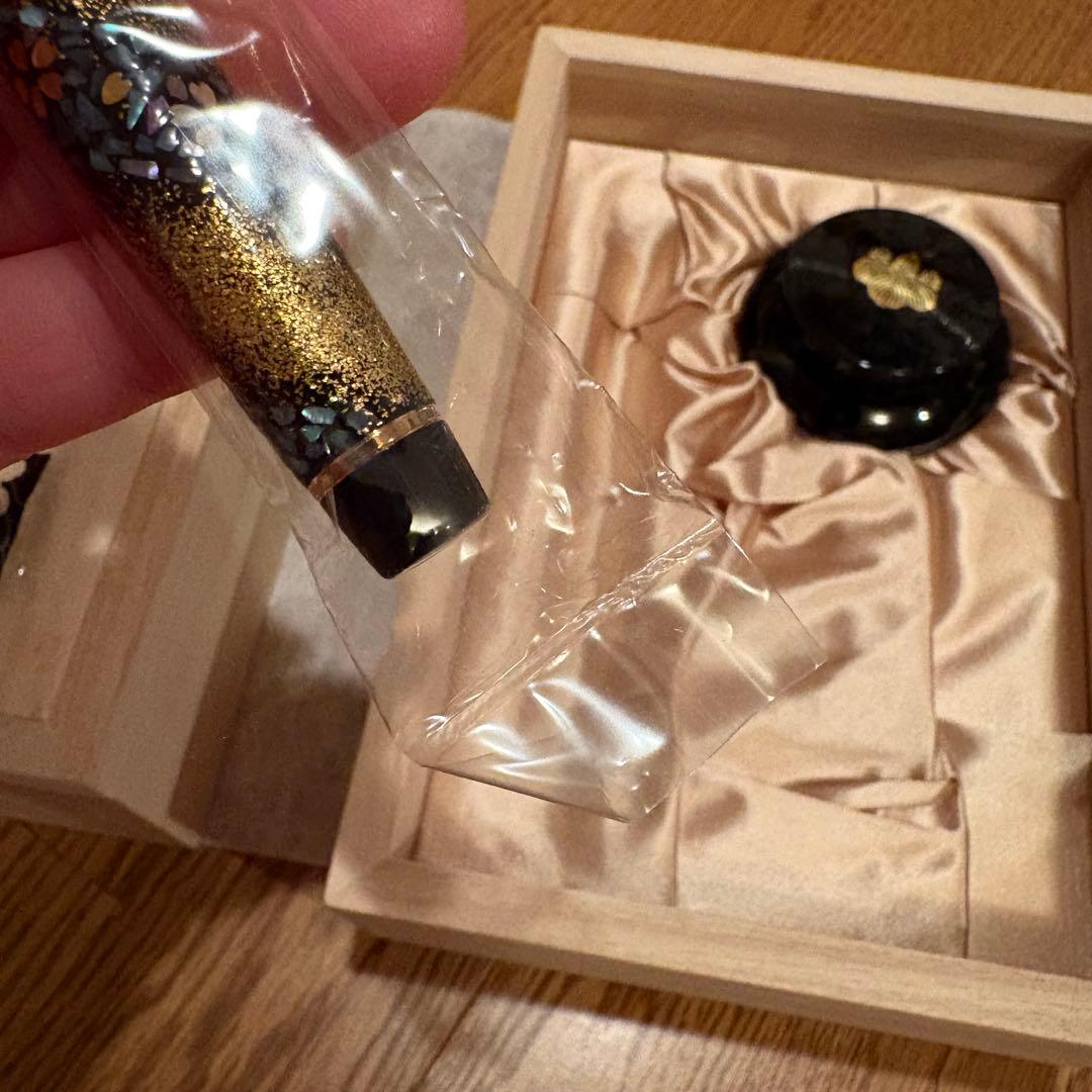 Sailor Maki-e Sakura Nagare Fountain Pen 21K Gold Nib with Ink and Notepad