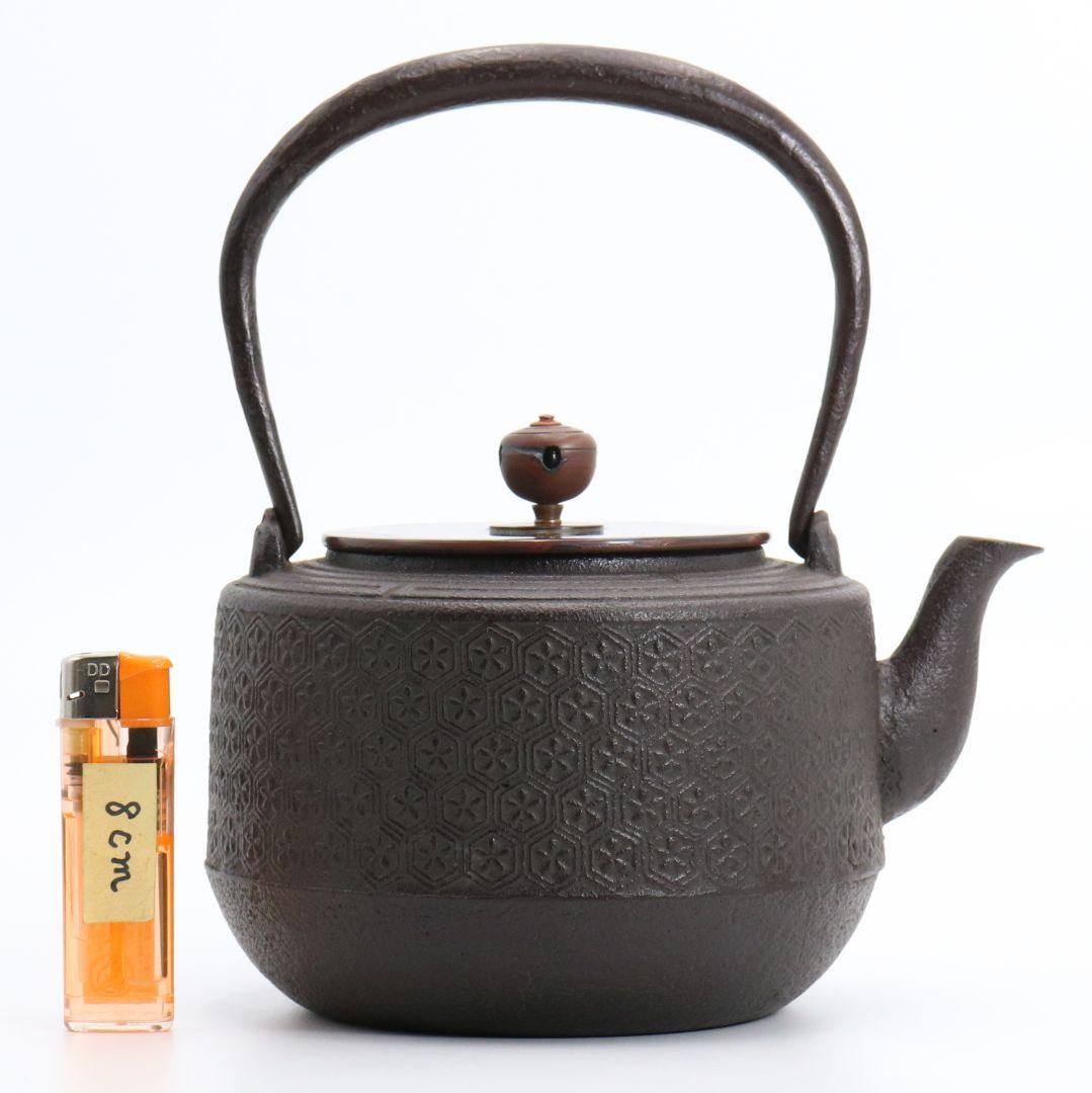 Kikuchi Masamitsu Iron Tetsubin Kettle with Tortoiseshell Motif and Copper Lid