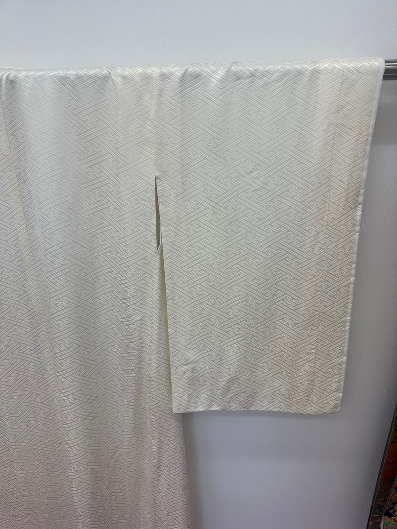 Silk Kakeshita Bridal Underrobe with Sayagata Pattern for Mai Karen Uchikake