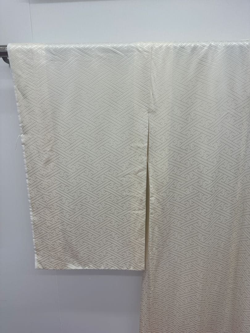 Silk Kakeshita Bridal Underrobe with Sayagata Pattern for Mai Karen Uchikake