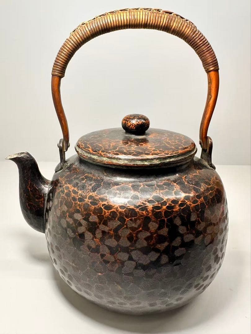 Gyokusendo Yuwakashi Kettle Dobin Copper Tsuiki Hammered Signed with Box
