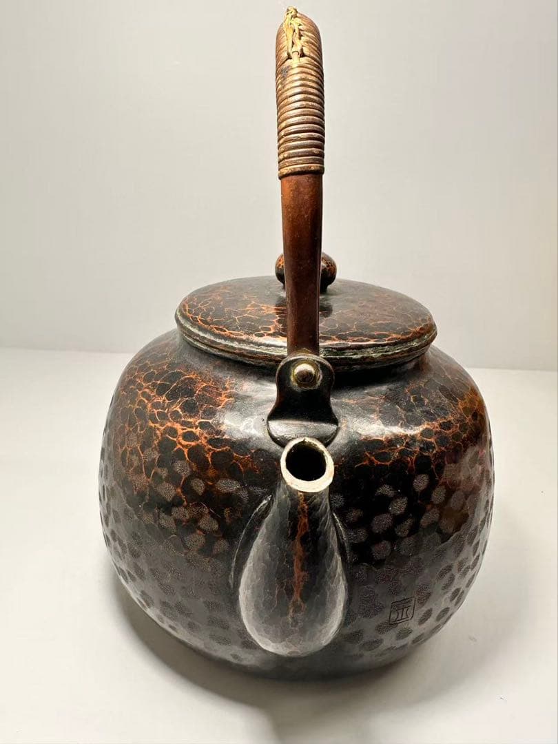 Gyokusendo Yuwakashi Kettle Dobin Copper Tsuiki Hammered Signed with Box