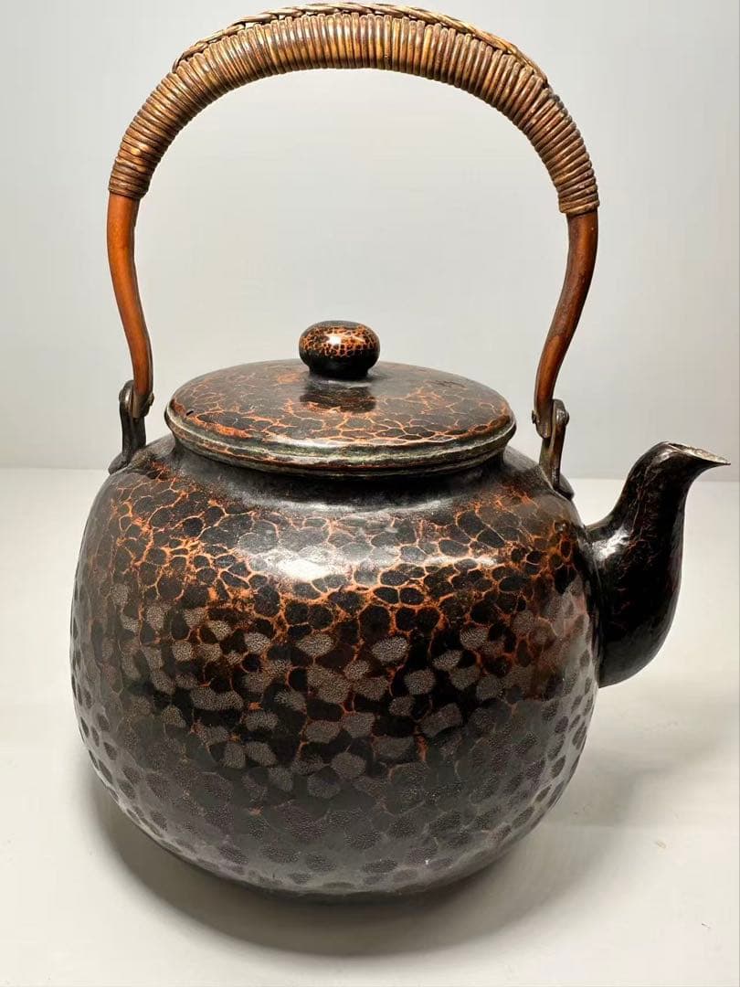 Gyokusendo Yuwakashi Kettle Dobin Copper Tsuiki Hammered Signed with Box