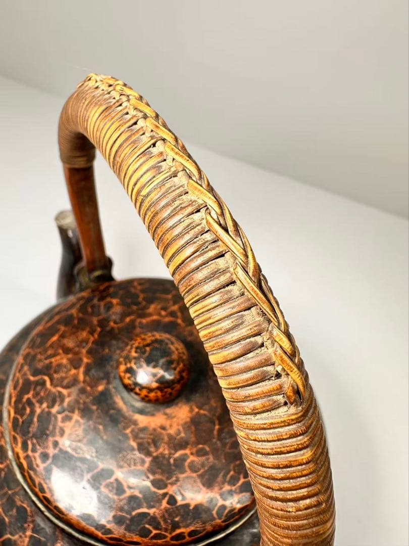 Gyokusendo Yuwakashi Kettle Dobin Copper Tsuiki Hammered Signed with Box