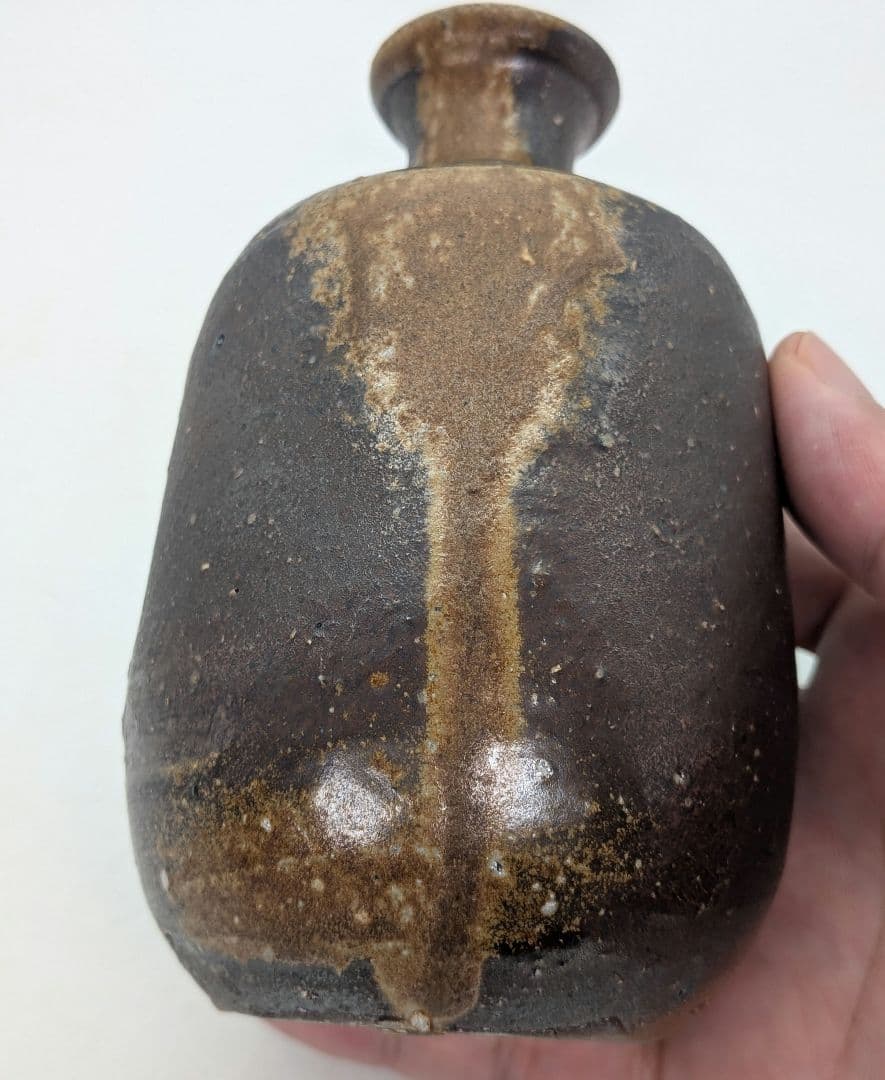 Bizen Ware Sake Tokkuri by Isezaki Taku with Original Box and Cloth, Ta Seal