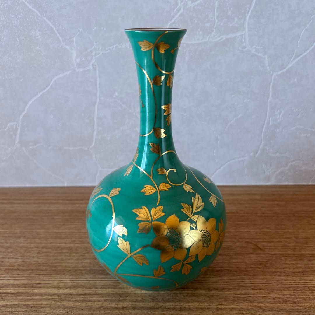 Yoshida Minori Kutani-yaki Kinzan Kinrande Gold Floral Arabesque Vase Flower Vessel