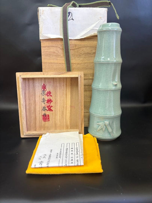 Yi Gi-hyu Burim Kiln Korean Celadon Bamboo-Form Flower Vase, Tomobako, Height approx. 22.3 cm