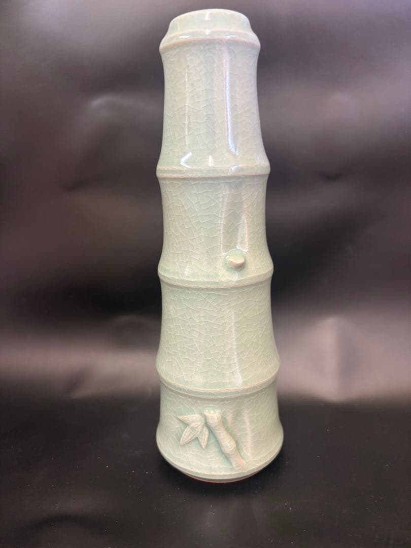 Yi Gi-hyu Burim Kiln Korean Celadon Bamboo-Form Flower Vase, Tomobako, Height approx. 22.3 cm
