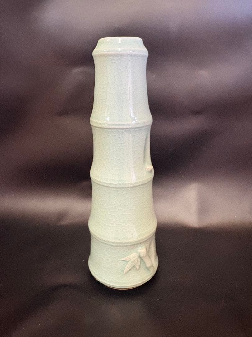 Yi Gi-hyu Burim Kiln Korean Celadon Bamboo-Form Flower Vase, Tomobako, Height approx. 22.3 cm