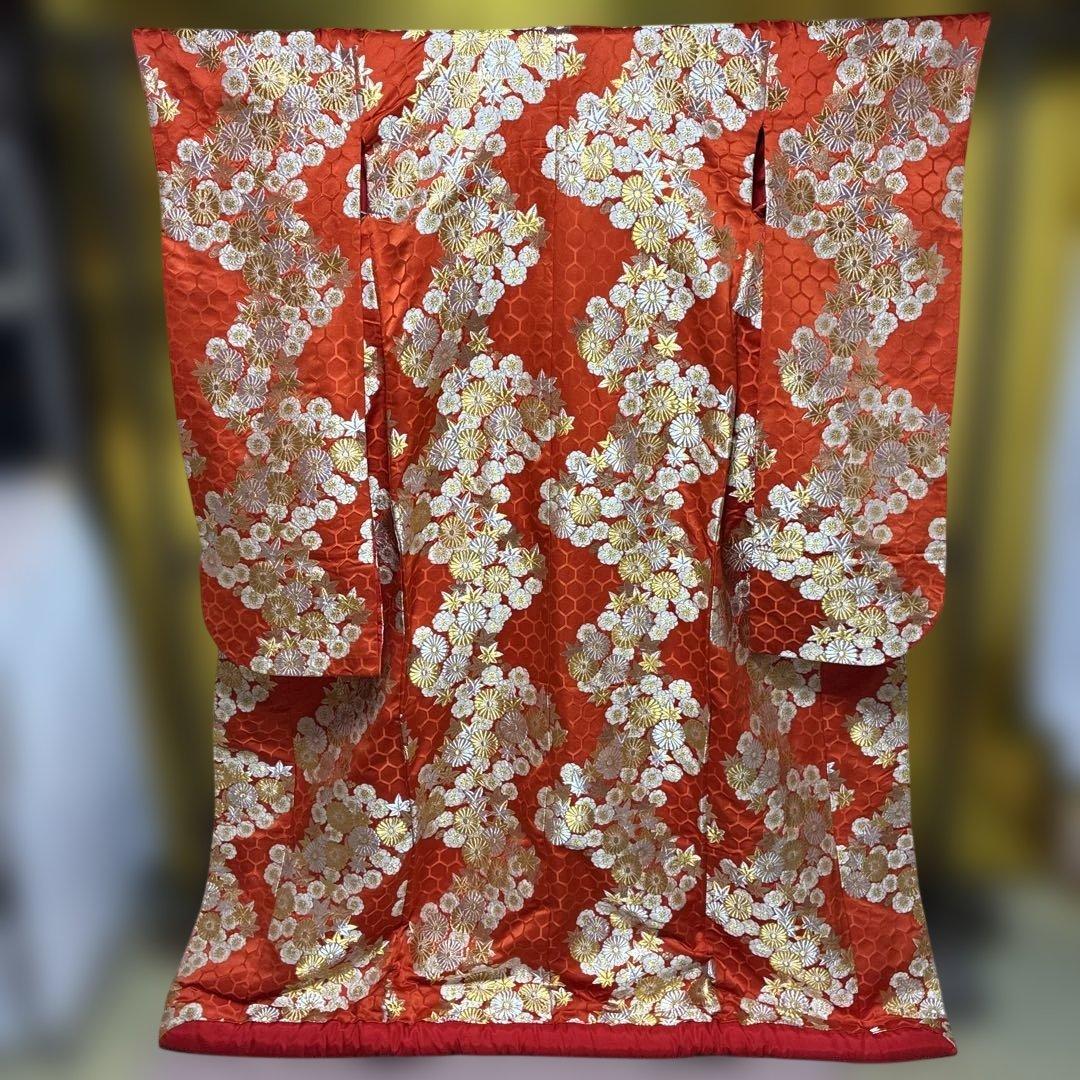 Uchikake Iro-uchikake Wedding Kimono Pure Silk Nishijin-ori Chrysanthemum Plum