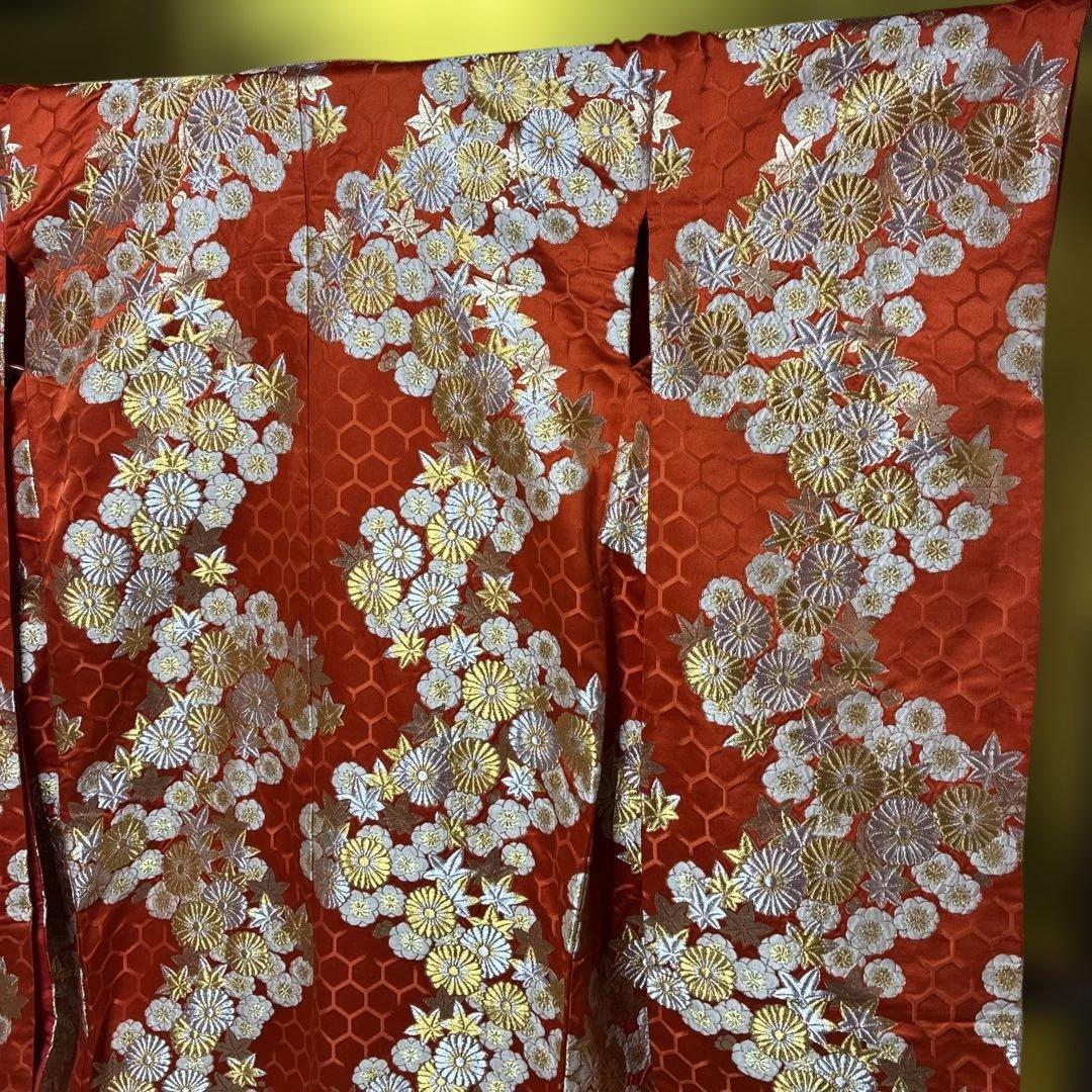 Uchikake Iro-uchikake Wedding Kimono Pure Silk Nishijin-ori Chrysanthemum Plum