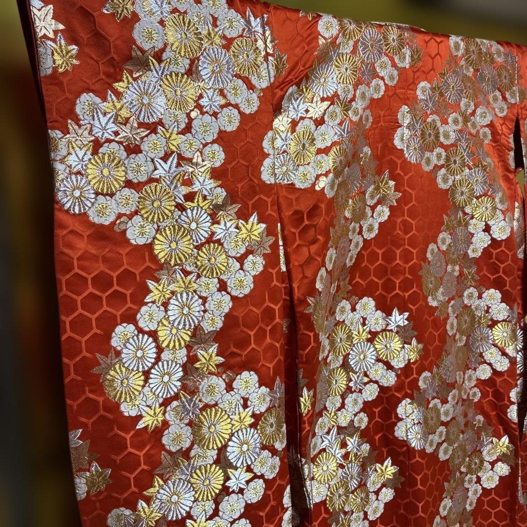 Uchikake Iro-uchikake Wedding Kimono Pure Silk Nishijin-ori Chrysanthemum Plum