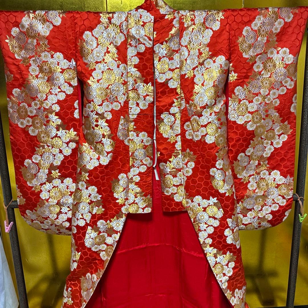 Uchikake Iro-uchikake Wedding Kimono Pure Silk Nishijin-ori Chrysanthemum Plum