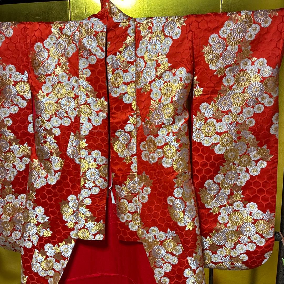Uchikake Iro-uchikake Wedding Kimono Pure Silk Nishijin-ori Chrysanthemum Plum
