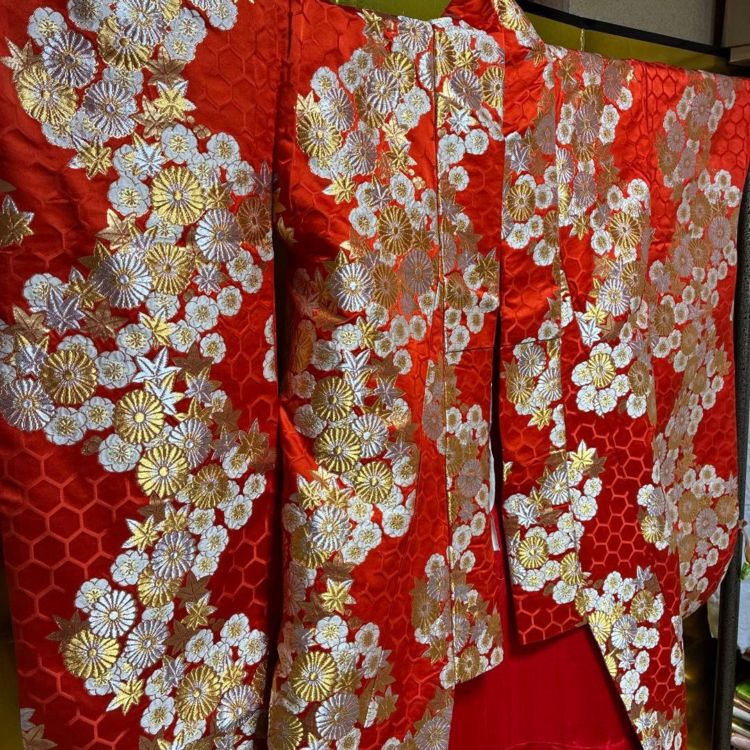Uchikake Iro-uchikake Wedding Kimono Pure Silk Nishijin-ori Chrysanthemum Plum