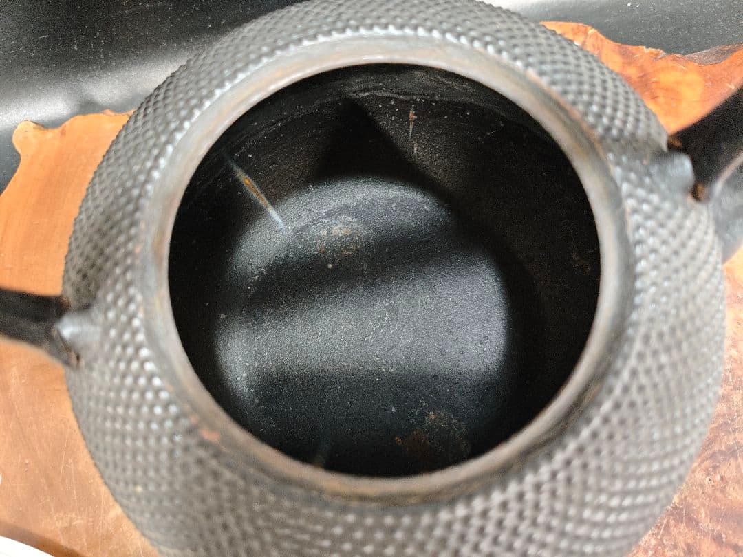 Oikawa Hitoshi (Seiho) Bunshudo Nambu Tekki Iron Kettle, Cast Iron, Arare Pattern, Boxed