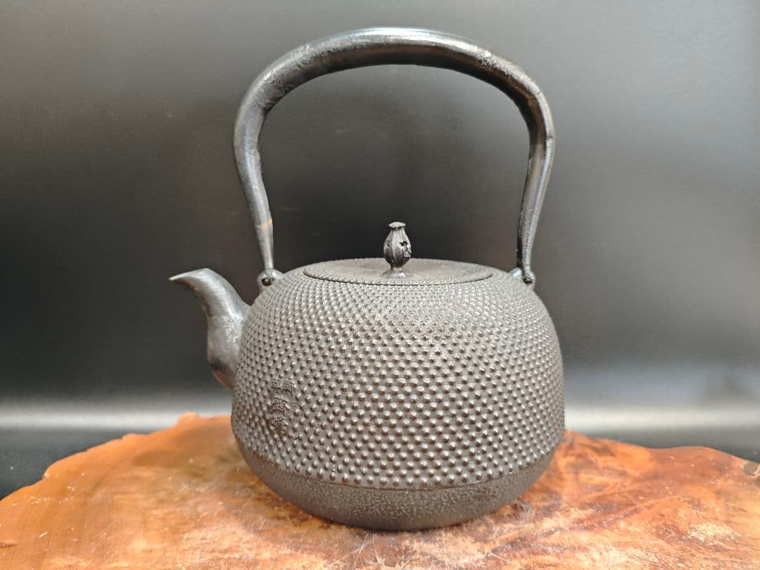 Oikawa Hitoshi (Seiho) Bunshudo Nambu Tekki Iron Kettle, Cast Iron, Arare Pattern, Boxed