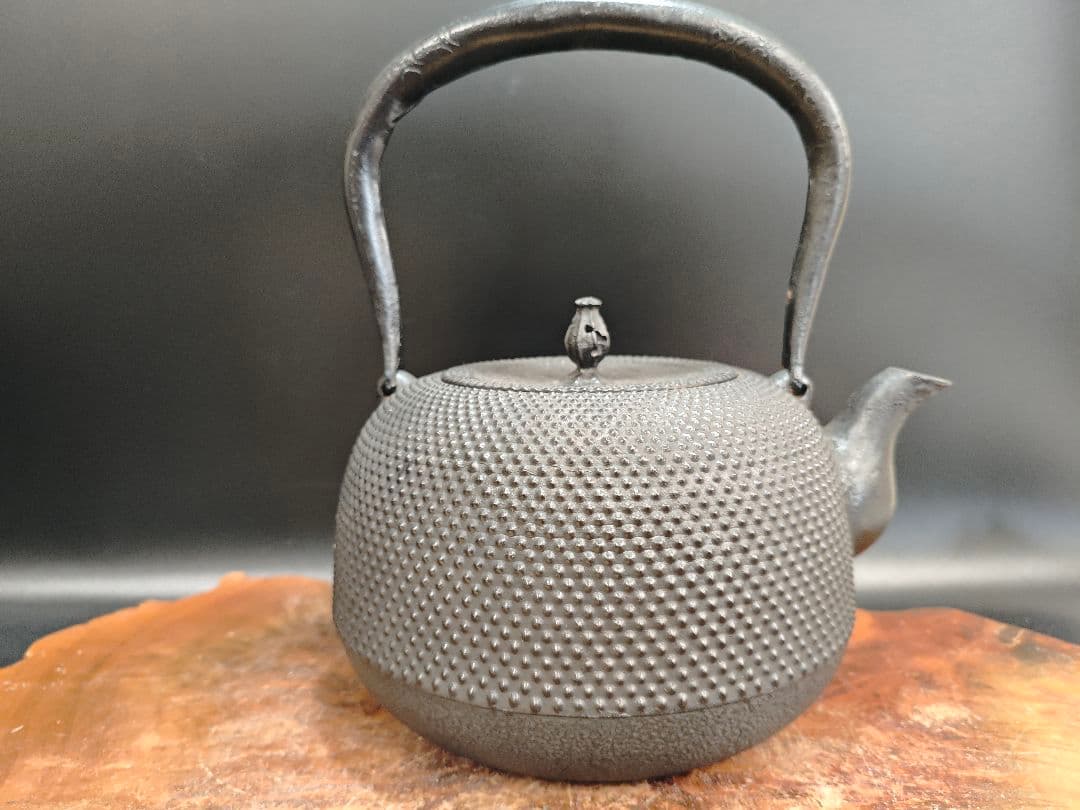 Oikawa Hitoshi (Seiho) Bunshudo Nambu Tekki Iron Kettle, Cast Iron, Arare Pattern, Boxed