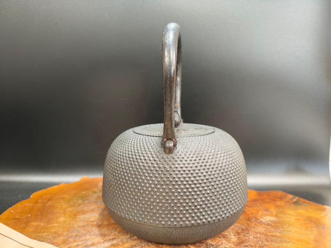 Oikawa Hitoshi (Seiho) Bunshudo Nambu Tekki Iron Kettle, Cast Iron, Arare Pattern, Boxed