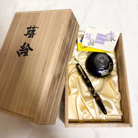 Pilot Maki-e Fountain Pen with Crane Design by Michifumi Itaya, 18K Nib