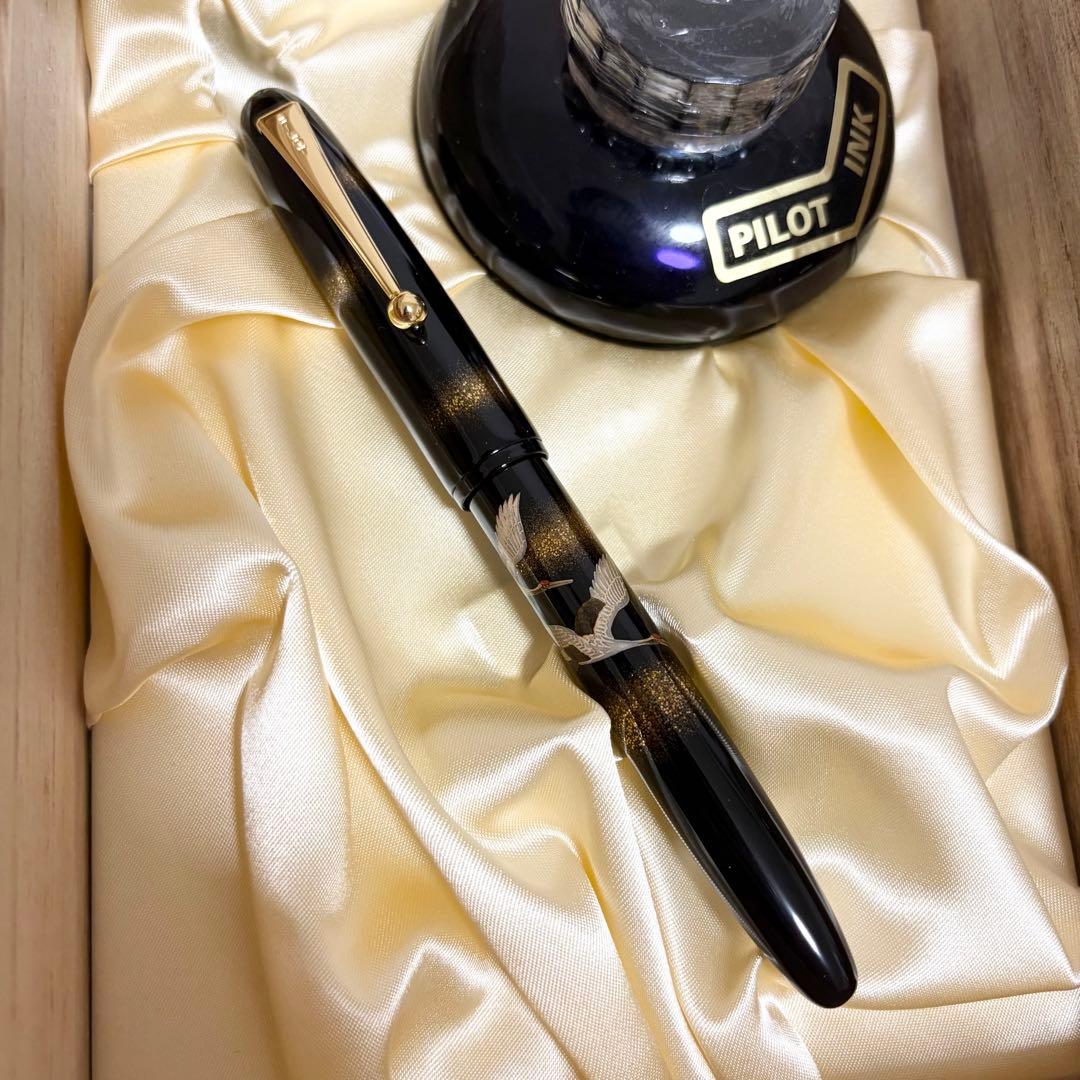 Pilot Maki-e Fountain Pen with Crane Design by Michifumi Itaya, 18K Nib