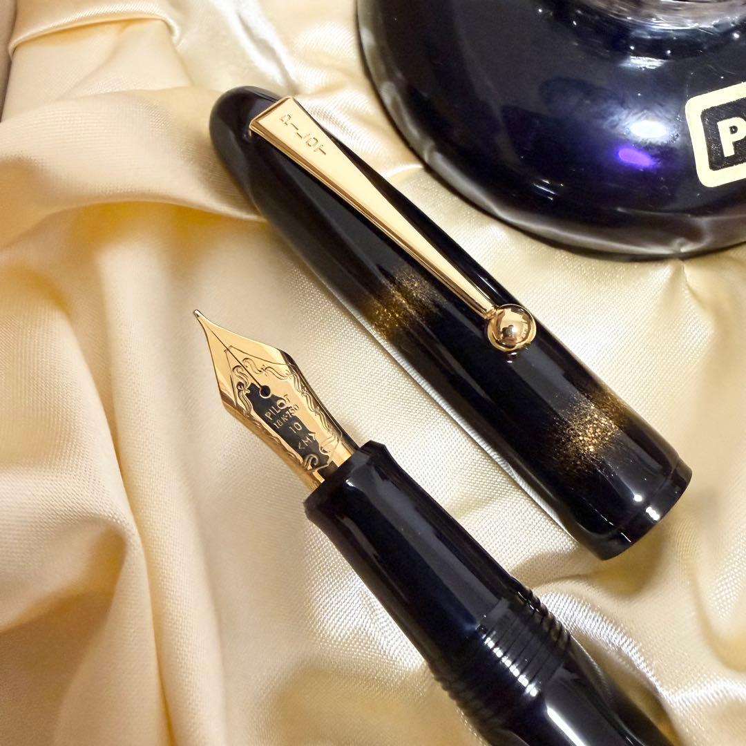 Pilot Maki-e Fountain Pen with Crane Design by Michifumi Itaya, 18K Nib