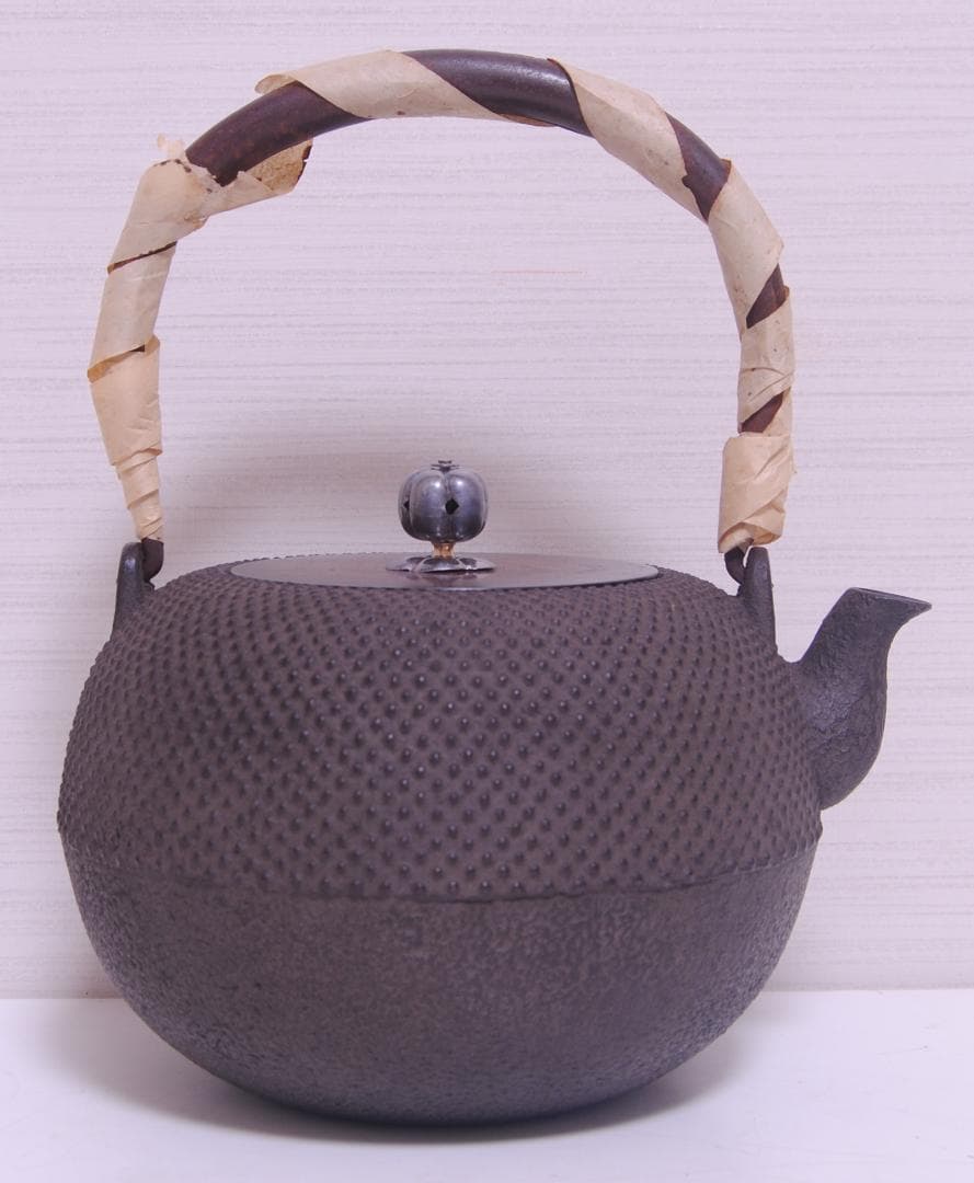 Shoundo Tetsubin Iron Kettle Arare Hailstone Pattern Copper Lid, Body diameter approx. 16 cm, height approx. 21.5 cm
