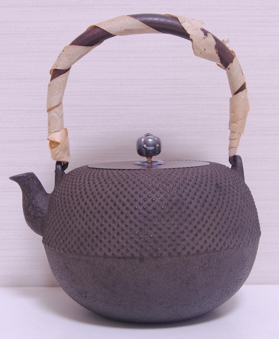 Shoundo Tetsubin Iron Kettle Arare Hailstone Pattern Copper Lid, Body diameter approx. 16 cm, height approx. 21.5 cm