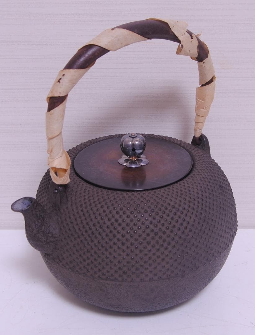 Shoundo Tetsubin Iron Kettle Arare Hailstone Pattern Copper Lid, Body diameter approx. 16 cm, height approx. 21.5 cm