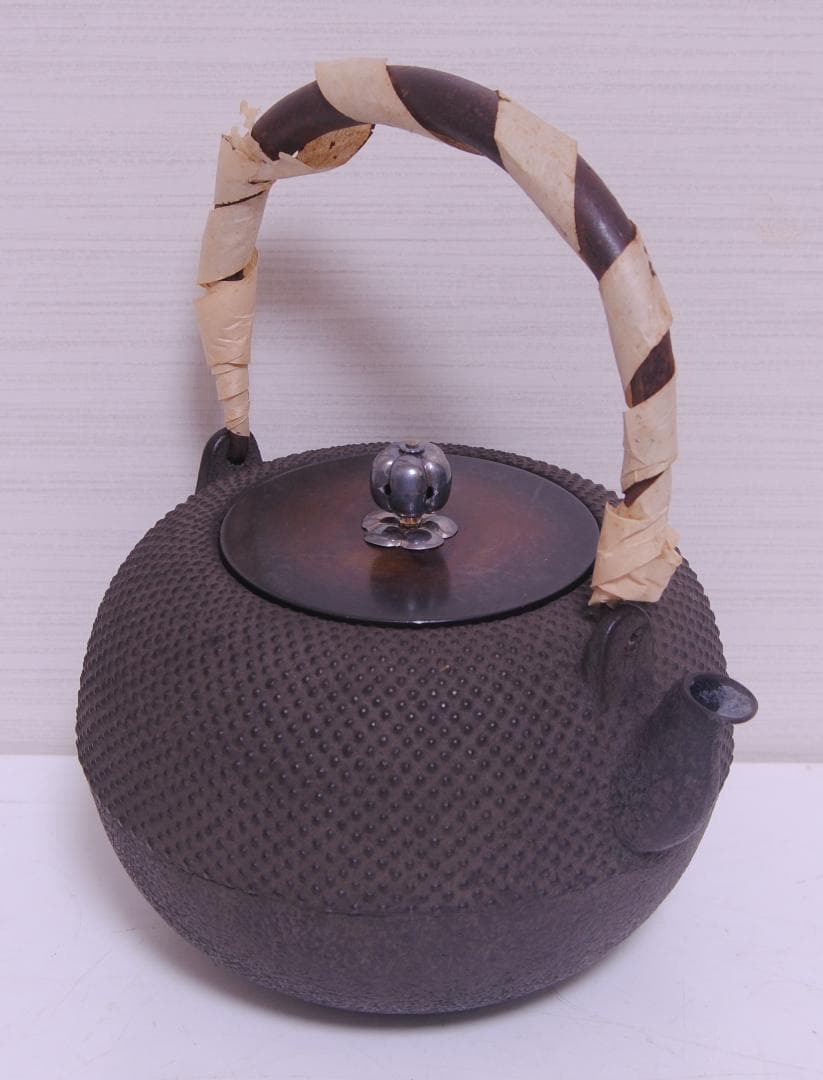 Shoundo Tetsubin Iron Kettle Arare Hailstone Pattern Copper Lid, Body diameter approx. 16 cm, height approx. 21.5 cm