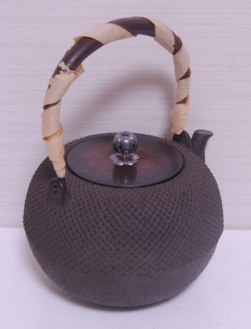 Shoundo Tetsubin Iron Kettle Arare Hailstone Pattern Copper Lid, Body diameter approx. 16 cm, height approx. 21.5 cm