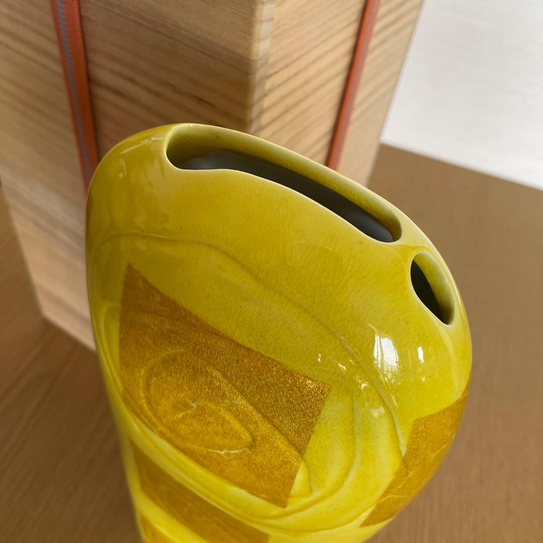 Ono Jiro Kozan-gama Yurihikinsai Gold-Glazed Flattened Vase Hako with Box