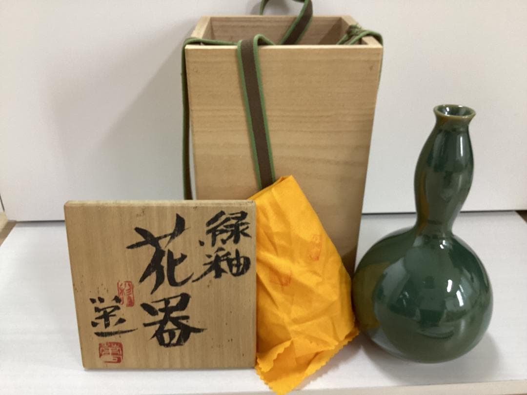 Green Glazed Ceramic Flower Vase Hanaire with Tomobako Box