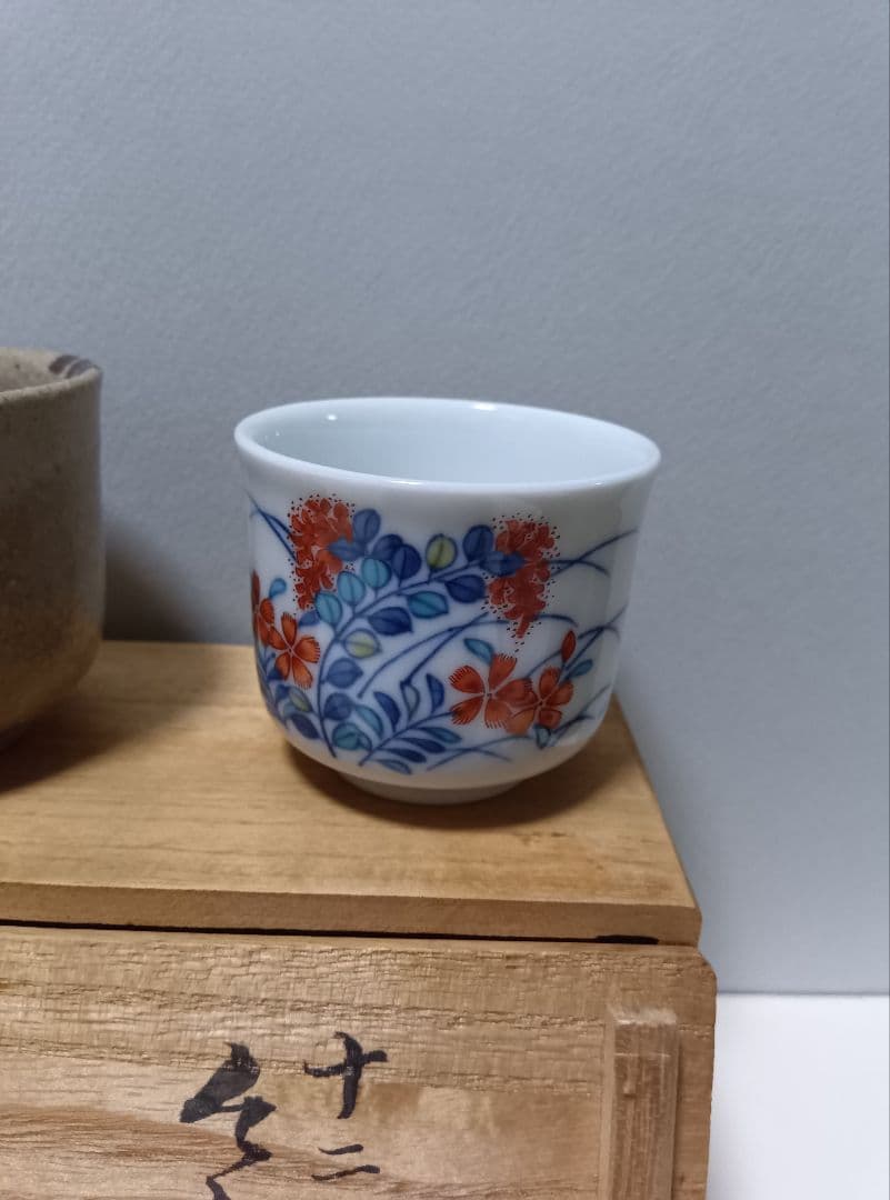 Set of 3 Sake Cups by 13th Kakiemon, 13th Nakazato Taroemon & 12th Imaemon